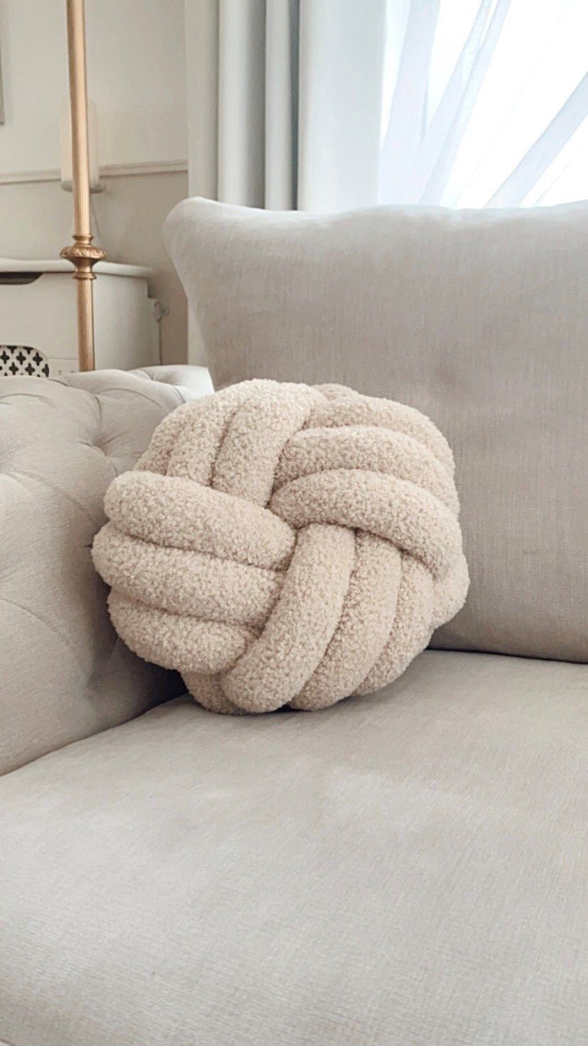 Decorative Knot Pillow – Cozy Lambswool Round Throw Pillow for Sofa, Bed, and Chair Decor