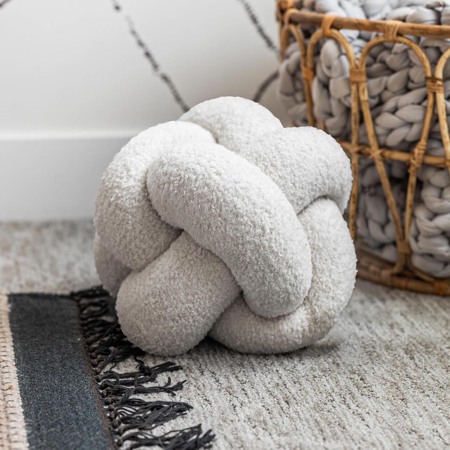 Cream White Knot Pillow – Elegant Teddy Boucle Throw Pillow for Modern Living Room Decor