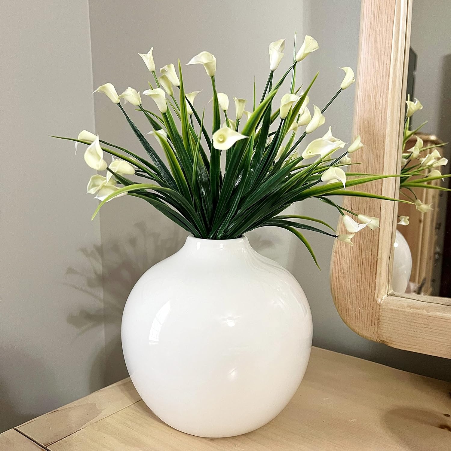 Elegant Modern Porcelain Vase – Glossy Ceramic Vase for Flowers & Home Decor