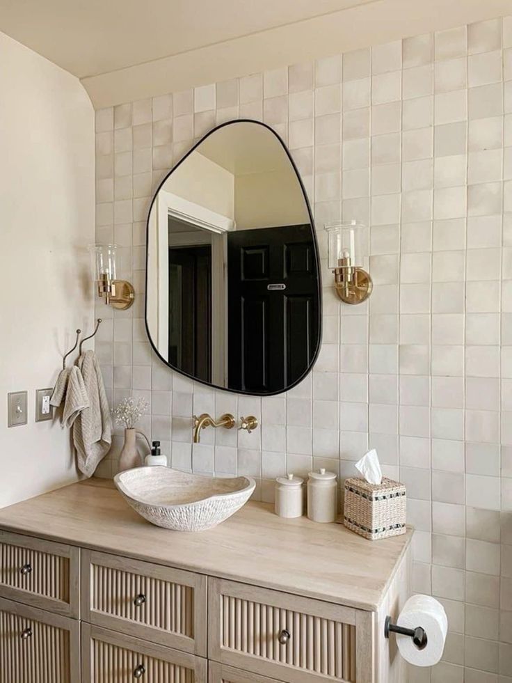 Modern Asymmetrical Wall Mirror – Artistic Metal Framed Decor for Any Room