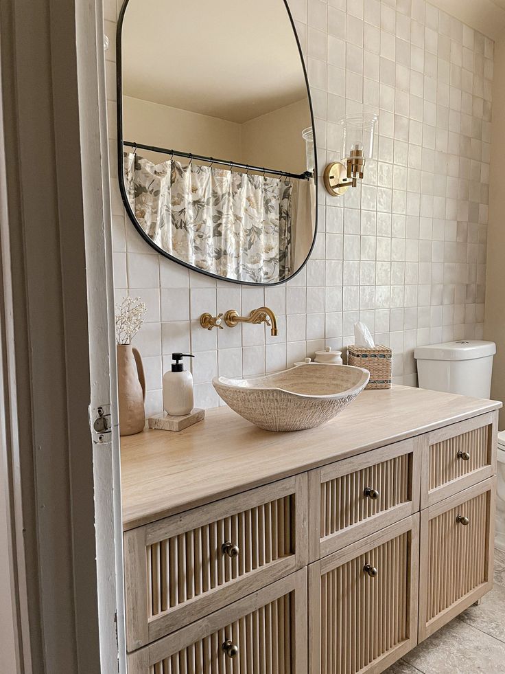 Modern Asymmetrical Wall Mirror – Artistic Metal Framed Decor for Any Room