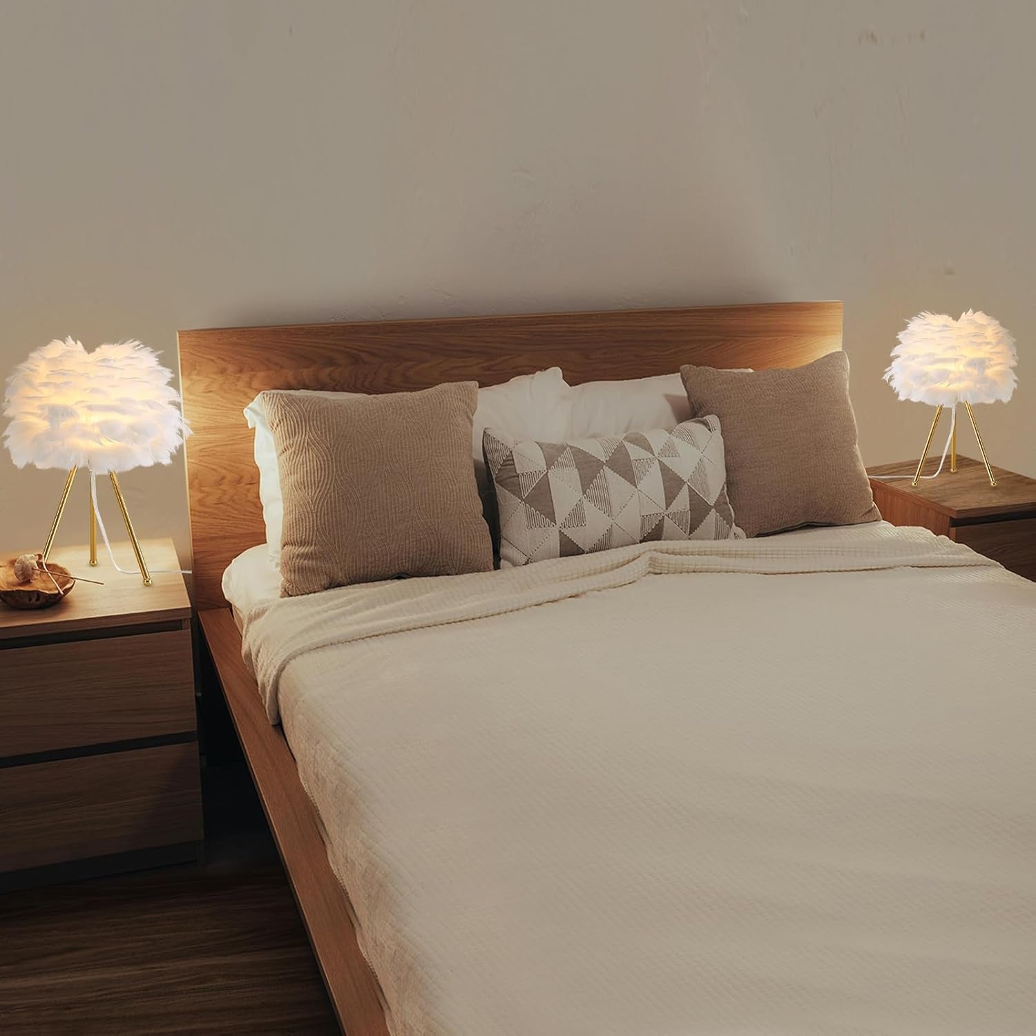 Soft Feather Tripod Table Lamp – Chic Gold Accent Light for Bedroom & Living Room (White/Pink, 15.3")